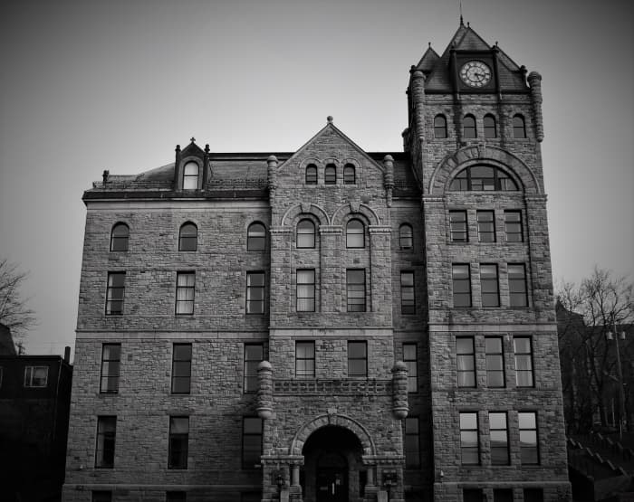 The new courthouse opened in 1902 to replace the one that had been destroyed in the Great Fire of 1892. Its predecessor, the one from which Catherine Snow was hanged on July 21, 1834, burned to the ground in 1846.