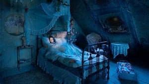 As a child, Melinda Roth experienced what she believes were numerous instances of astral projection.