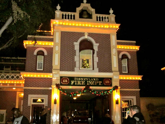 Even the Fire Station is decorated! If you look inside the window of Walt's old apartment you can see a Christmas tree.