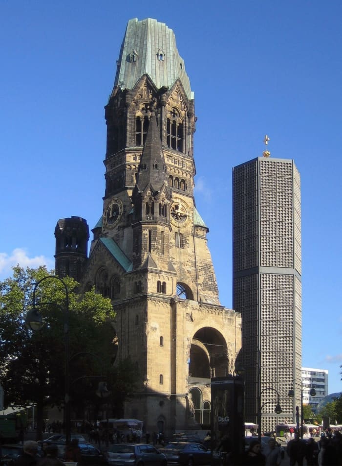 One church, two architectural styles at the Memorial Church (Gedächtniskirche)