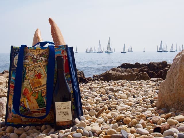 Have a nice picnic at the beach with the wonderful water as the backdrop. Just be sure you read each beach's rules and regulations regarding food first.