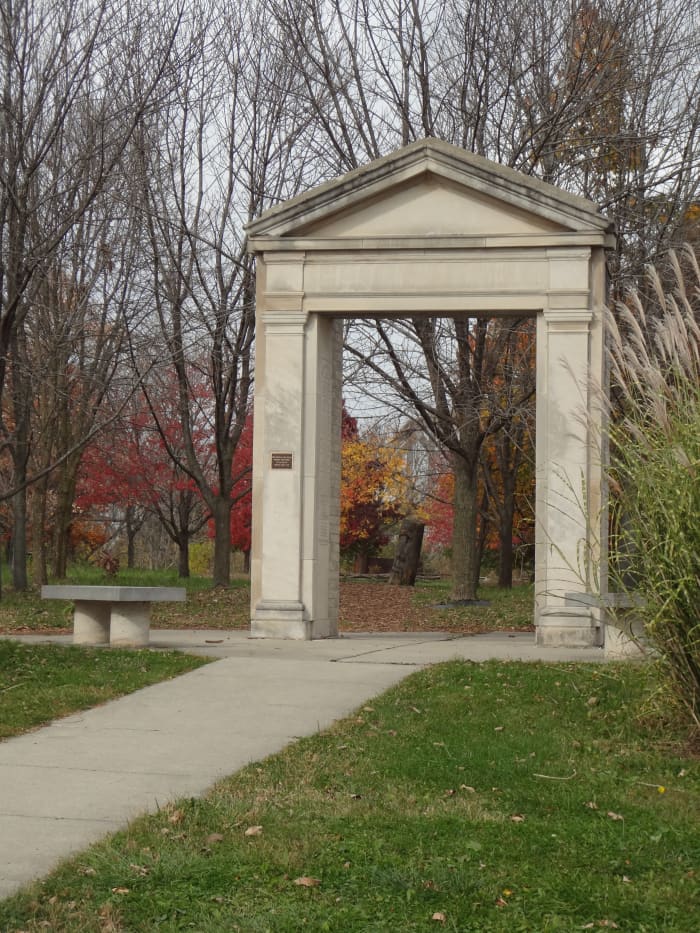 Entryway of Palos School in 1939 that once stood near the site. A nice place to sit and contemplate life.