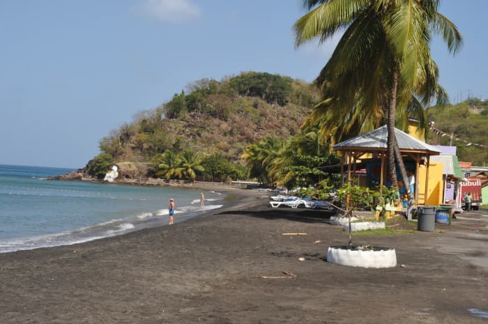 Mero Beach is a common place for cruise-ship visitors to visit due to its proximity to Roseau.