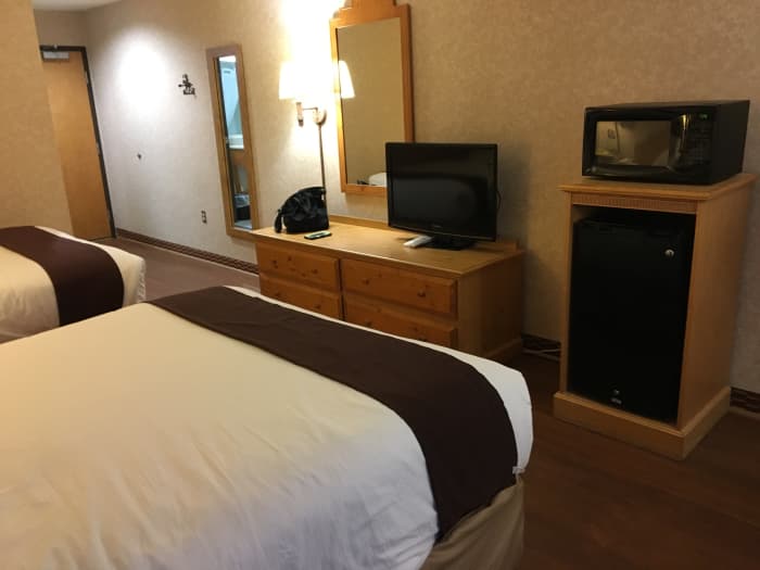 The Heritage Inn (Moriarty New Mexico) had clean rooms that were spacious enough for us to bring in our dog kennel.