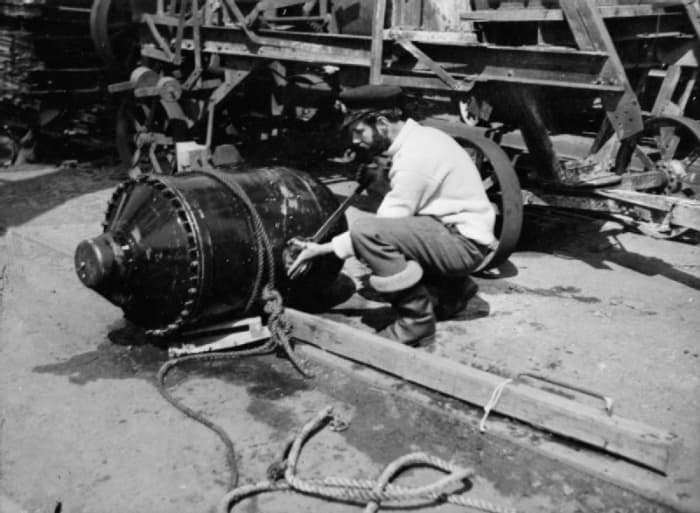 George Gosse, a specialist with the Australian Navy diffuses a magnetic German mine.