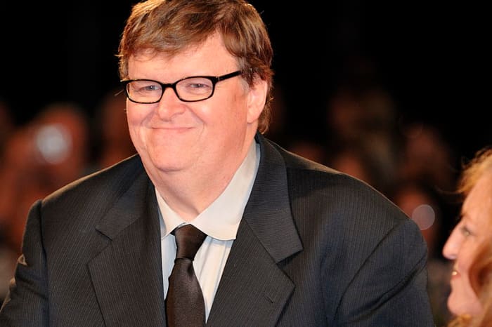 michael-moores-fahrenheit-911-convinced-by-entertainment