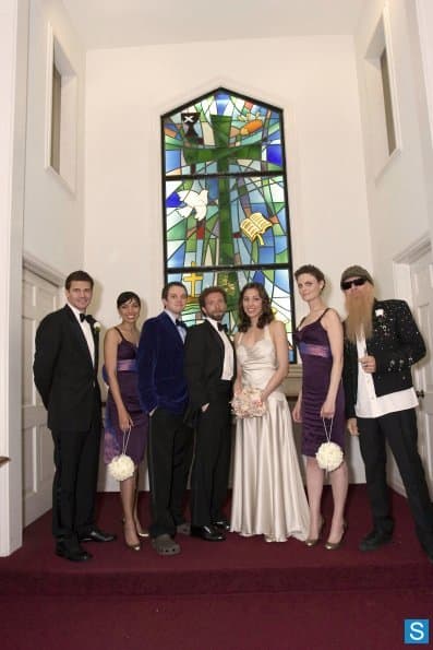 Angela and Hodgins pose with their family and friends on their wedding day in the season two episode "Stargazer In A Puddle.