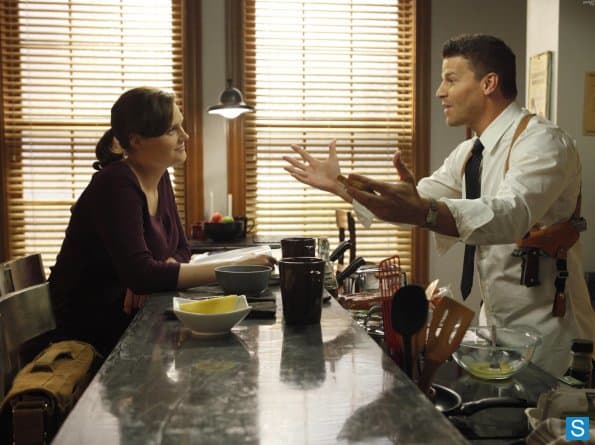 Booth and Brennan adjust to living together in the season seven premiere "The Memories In The Shallow Grave".