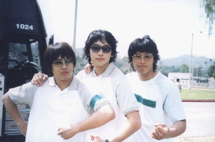 Cha Tae Hyun with Kim Jong Kook when they were younger. Along with Jang Hyuk, they are known as the Dragon Brothers. They've been best friends for a long time and their chemistry shows on screen.
