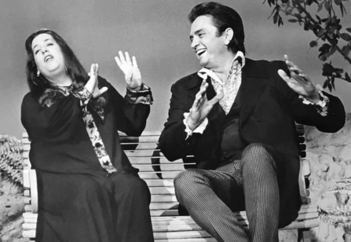 Johnny Cash with guest Cass Elliot who did two guest appearances on the show the first on September 20, 1969 and the second on February 25, 1970