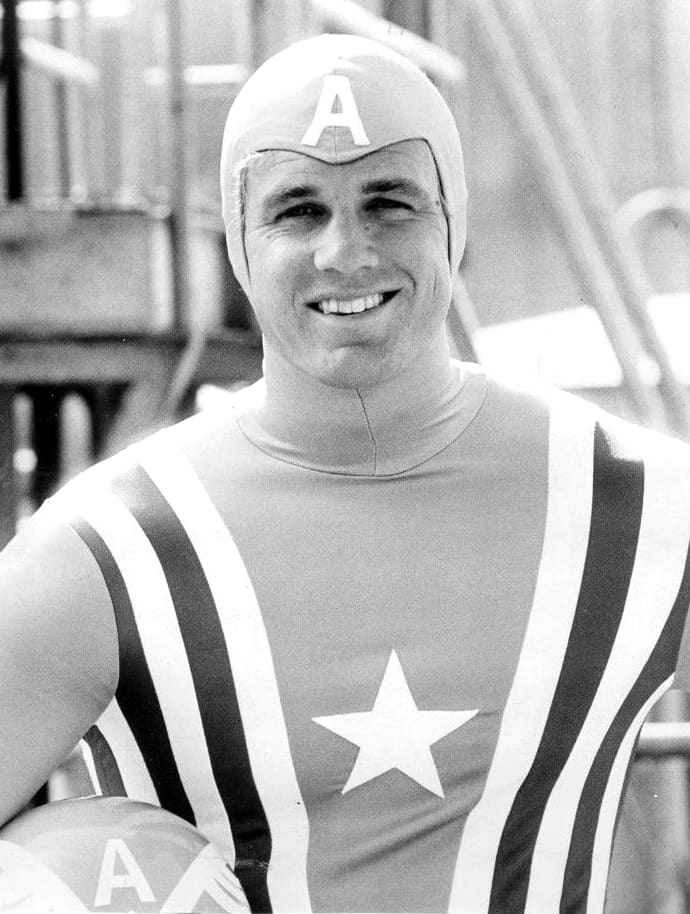 A 1979 publicity shot for the television movie showing Reb Brown as Captain America. (Some fans confuse Brown for actor Matt Salinger who starred in the feature film Captain American in 1990)