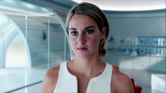 Image from: jonnegroni.files.wordpress.com/2016/03/video-the-divergent-series-allegiant-part-1-uk-teaser-trailer-superjumbo.jpg?w=798&h=449