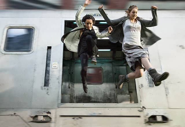 Image from: www.popsugar.com/entertainment/Divergent-Movie-Pictures-30511040?stream_view=1#photo-31029121