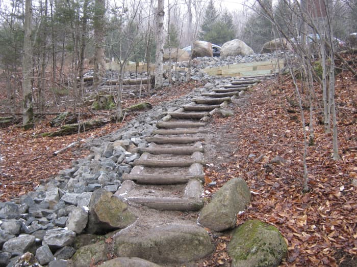As you near the parking area, the trail gets more gentle and even has steps. I think many a novice hiker are lulled into thinking the entire trail is like this.