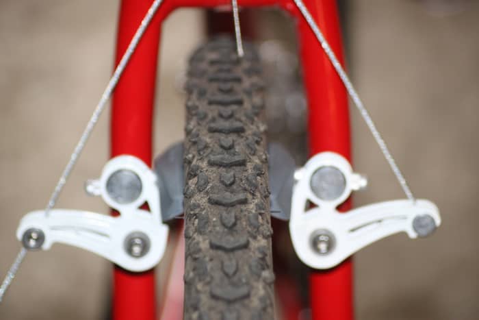 Froggleg Brakes are an iconic cyclocross brakeset which actually look 'bling'. Whilst Challenge Grifo Pro Tires offer all-around performance