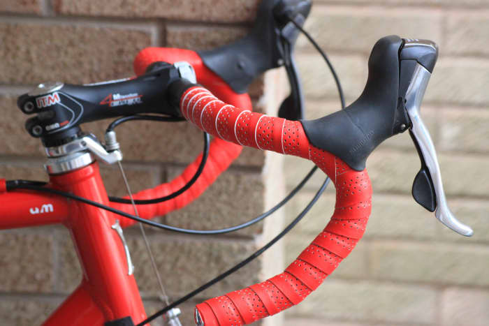 New red bar tape for the Uncle john to match the samcycling.com team kit of it's rider.