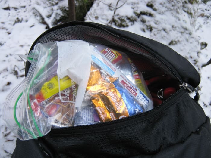 The spacious lid compartment is fantastic for storing on the go essentials like snacks.