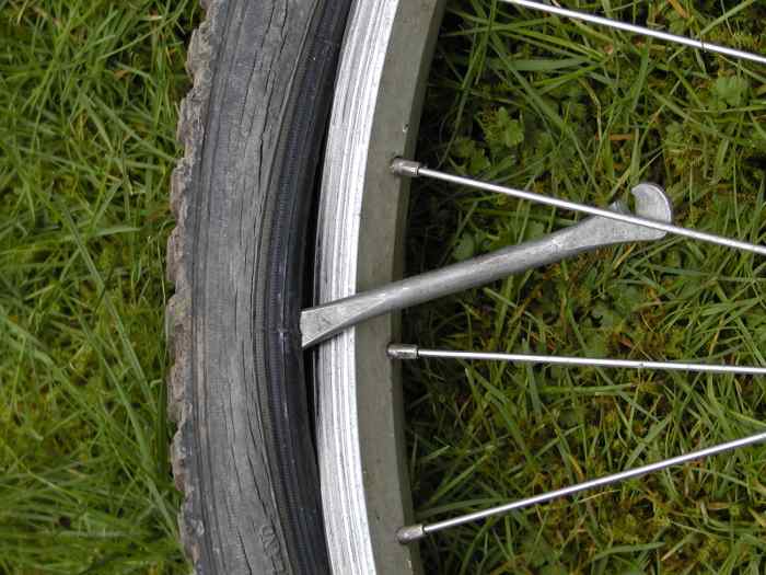 How to Fix a Punctured Bike Tire and Tube (10 Steps With Pictures) SkyAboveUs