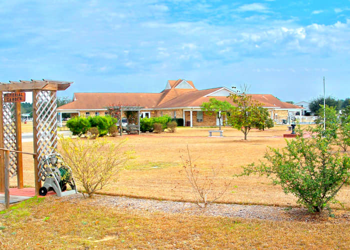 A well-appointed campground clubhouse at Rainbow Plantations, Summerdale, Alabama. With free jam sessions, potluck dinners and craft classes, the perfect place for a winter stay.