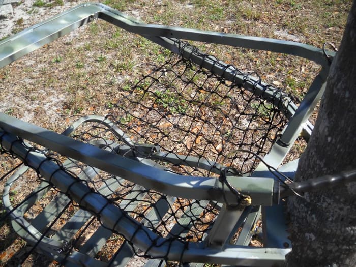 Before cutting the netting, set it on a tree and adjust the seat until it's comfortable. You only need 2-3 ties to hold it in place temporarily. As you can see in this photo, the netting hasn't been cut yet.