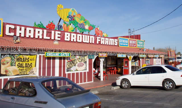 Normally I don't like glitchy tourist spots, but this one I do. Nearly all the foods are local, I've bought house décor here, and it's a nice ritual to stop for a buffalo burger after a hike.