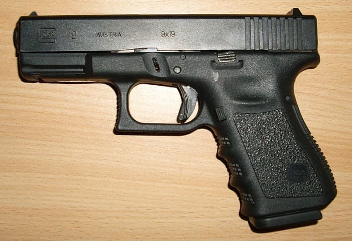 Mid-size pistols, like this Glock 19, are outstanding EDC choices: reasonably light, compact, good magazine capacity, and chambered for combat effective cartridges.