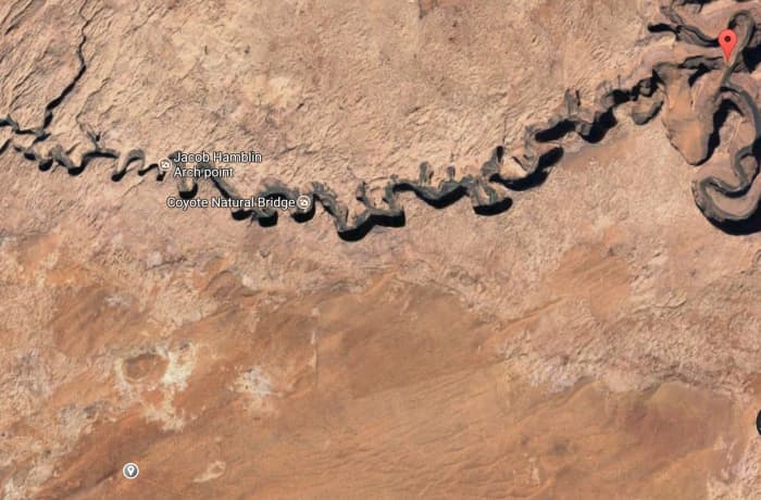 Marker on bottom left: water tanks parking; red marker on right: confluence of Coyote Gulch & Escalante River