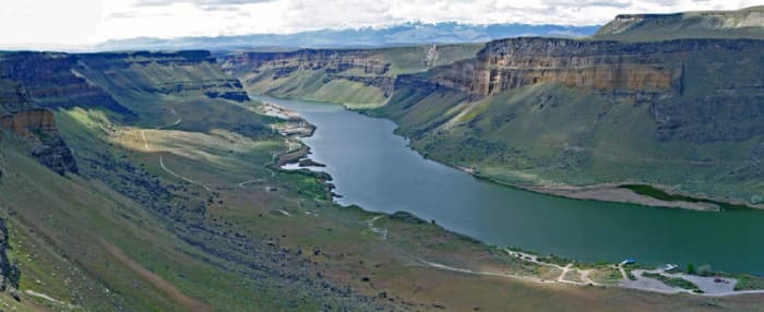 The mighty Snake River hosts some of North America's best fly fishing for carp, and Illia Dunes is a great place to start.