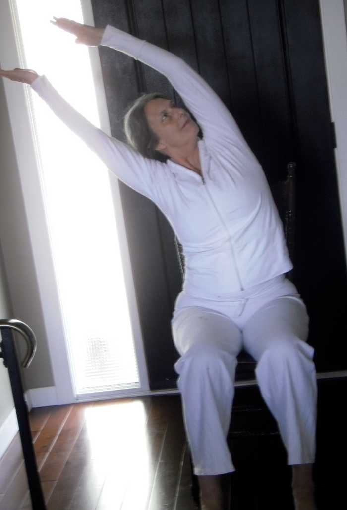 This side stretch tones the waist, keeps the spine flexible, and stretches the breathing muscles.