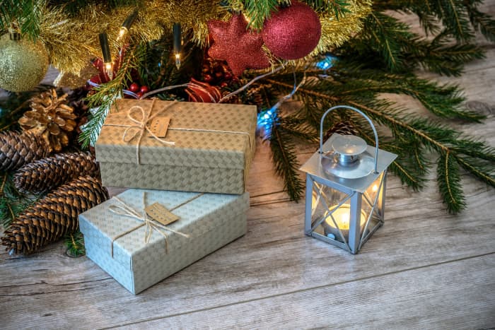 Give yourself the gift of good health this Christmas by making smart food choices over the holidays.