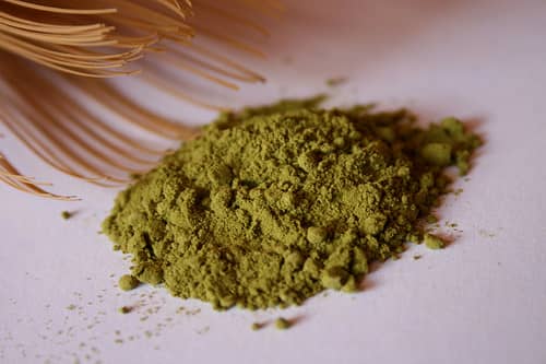 Make sure your matcha tea comes from clean organic sources to obtain all the benefits.