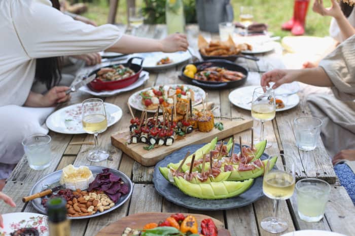 Alternating the state of being fed and the state of fasting will result in zero net weight gain, or even weight-loss.