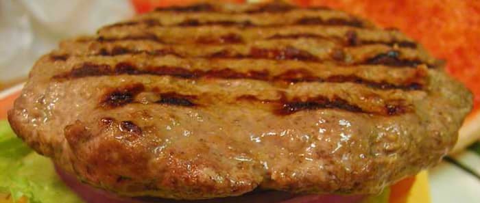 Hamburger patties are allowed on a low-carb diet but you're going to have to nix the bun. But you can have it with lettuce and tomatoes and condiments except for ketchup.