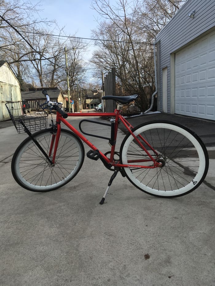 It was tricky to find a bike basket that would work with the low handlebars of this bike, but I'm happy with this one.