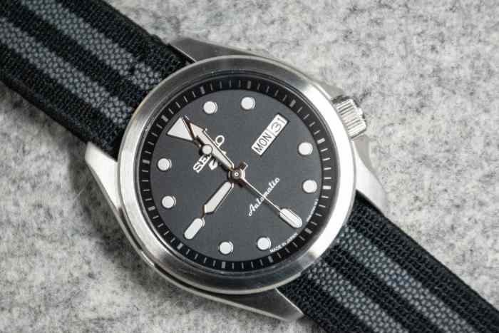 The Seiko 5 Sports (SRPE67) looks stunning on The Watch Steward MT Bond strap