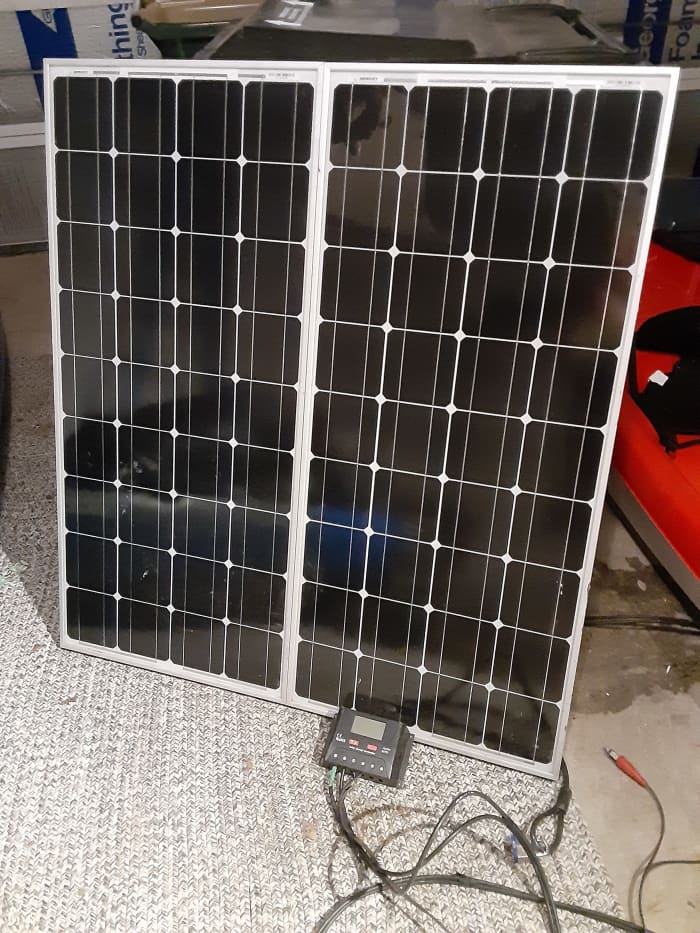 This easy-to-build solar power station can charge your vehicle battery or storage batteries in the event of a power failure.