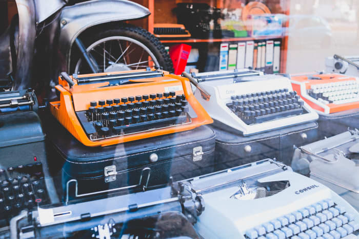 A writer should equate himself with mere writing equipment. A good writer acts as only a transferor of universal ideas. Photo by Anastasia Dulgier on Unsplash.