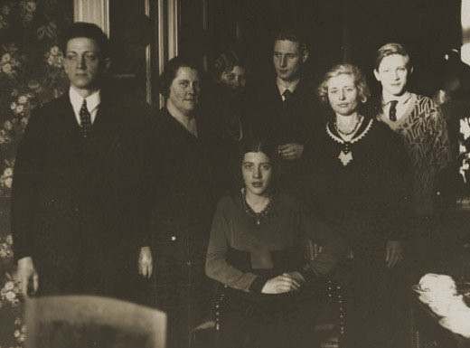 From left to right: Grandpa Meijst, Grandma Meijst, sister Lenie with her husband Leo, grandma's sister Aunt Nettie, brother Gerard, sitting: my mom