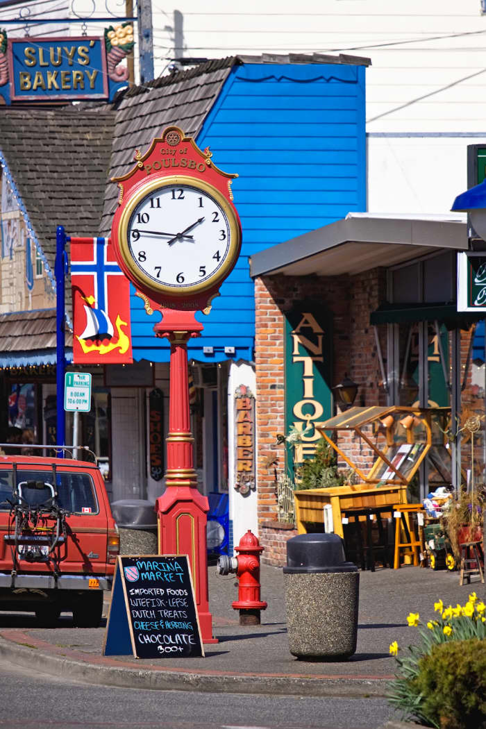 Poulsbo Street Clock