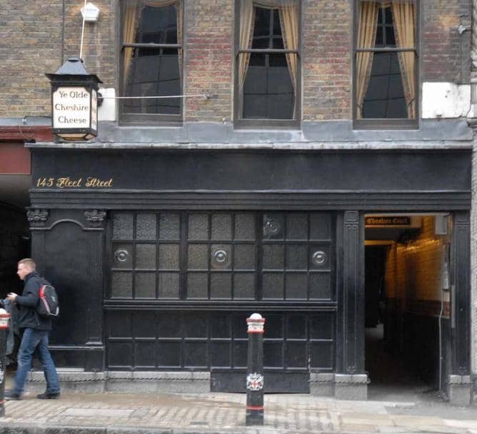 One thing we couldn't take with us was the freedom of the watering holes. Working 'in the print' was thirsty business. This is the 'Cheshire Cheese' - Dr Johnson's favoured watering hole. South Quay was like a desert, Canary Wharf little better then