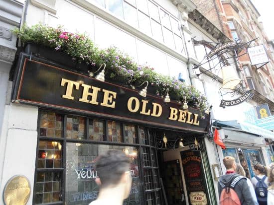 I went to 'The Old Bell Tavern' sometimes, where I saw (then) well known scribes Jon Akass and Keith Waterhouse deep in conversation. I stopped off recently on a search of Wren churches including nearby St Bride's