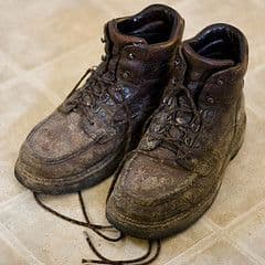 This is the sexiest pair of shoes I've ever seen a man wear. Look at all that delicious mud! If these are your shoes please say hi in the comments!