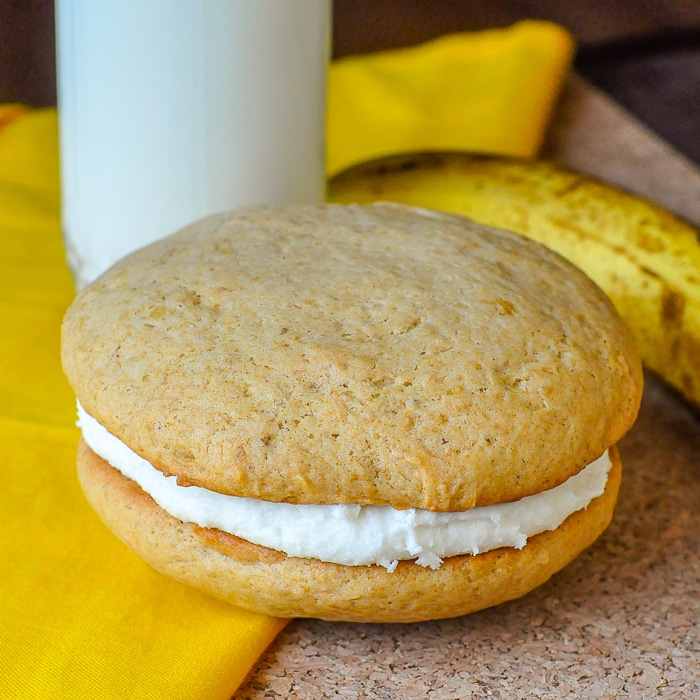 Banana cream cheese whoopie pies