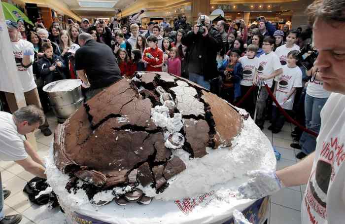 World's Largest Whoopie Pie (1,062 pounds), Maine