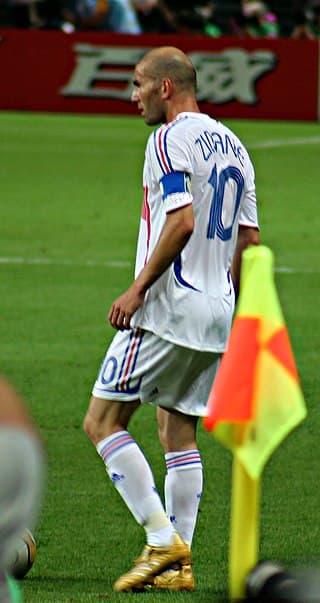 Zinedine Zidane led France to 2 World Cup Finals, but things had been slightly different, he could have led Blackburn Rovers to a 2nd Premier League title.