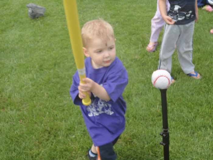 How to Teach Young Children to Properly Hold a Baseball Bat HowTheyPlay