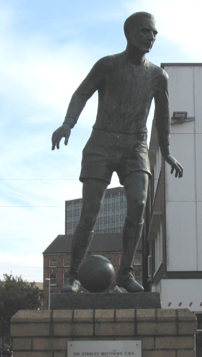 Top 11 English Football Players' Statues - HubPages