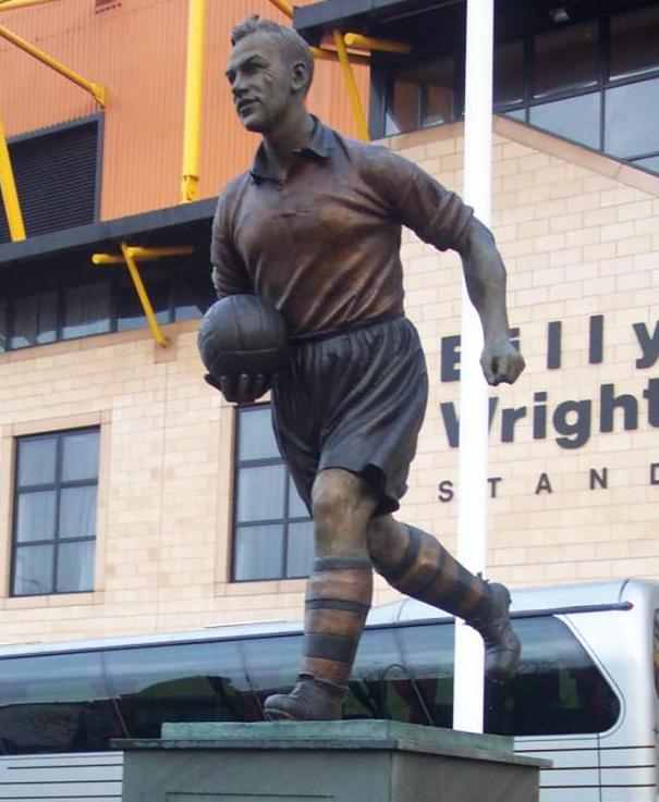 Top 11 English Football Players' Statues HowTheyPlay