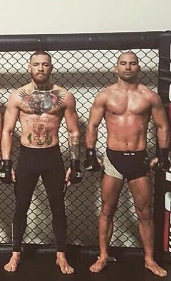 Artem Lobov has the lowest ape index in UFC history. He stands at the same height as McGregor yet Lobov's reach is almost 10 inches shorter.