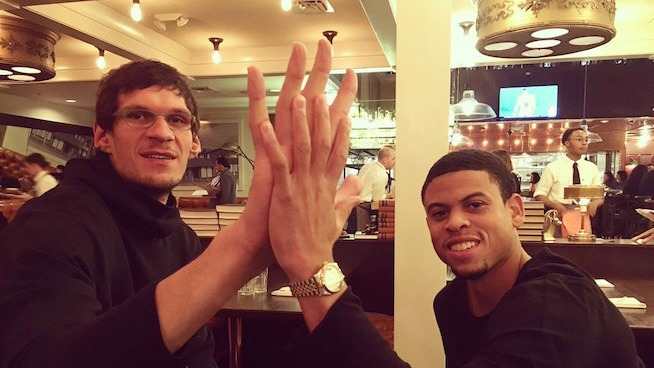 Boban Marjanovic compares hands with Ray McCallum.